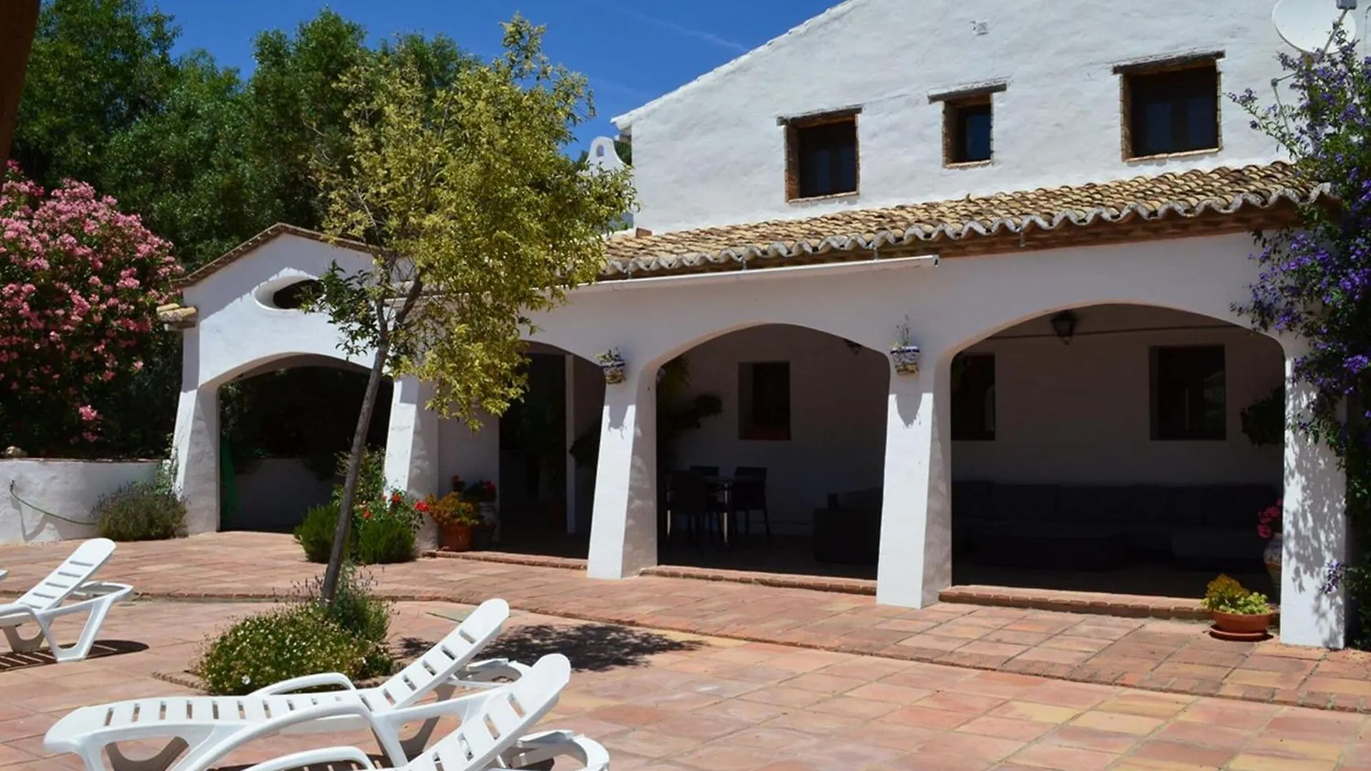 Spacious Holiday Home With Pool Algámitas Spanje